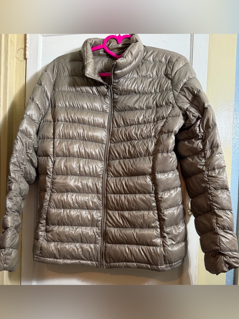 Uniqlo Lightweight Taupe-Gray Packable Puffer Jacket - Women's